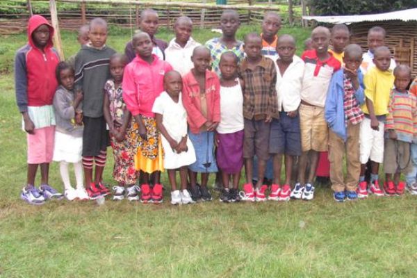children-in-the-new-shoes-4705EB1C8-3433-34BA-F372-AA4065DA674E.jpg